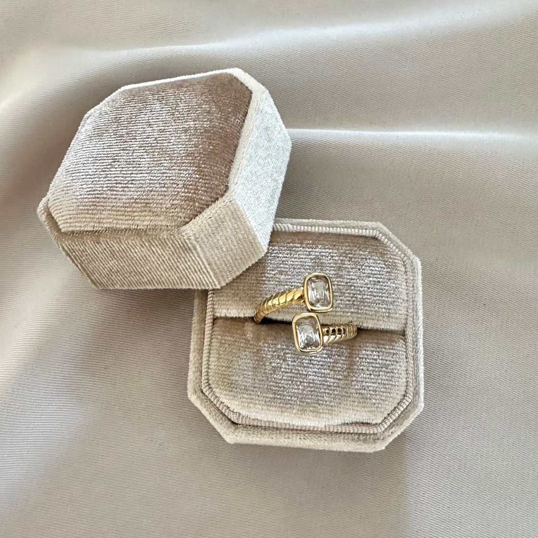 Ring Clea