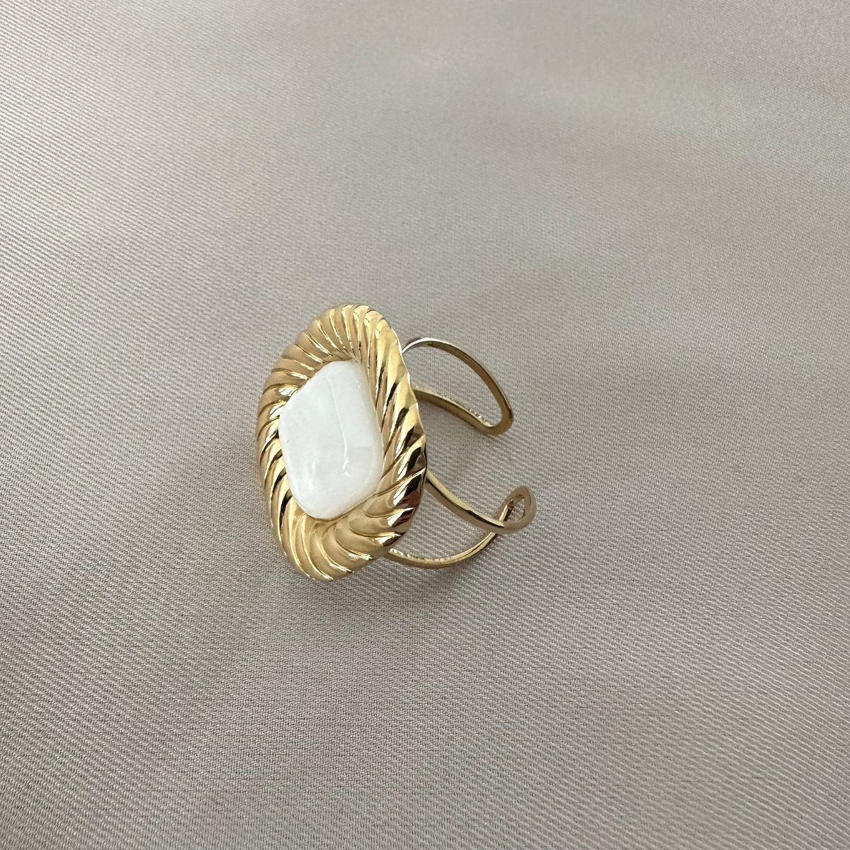 Ring River - Wit