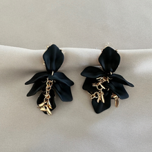 Afbeelding in Gallery-weergave laden, Earring Leaf - Black
