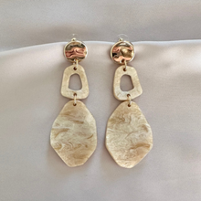 Afbeelding in Gallery-weergave laden, Earring Lyssa - Beige
