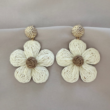 Afbeelding in Gallery-weergave laden, Earring Debora - Beige
