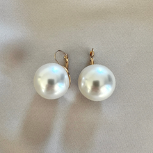 Afbeelding in Gallery-weergave laden, Earring Néla XL - Pearl
