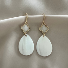 Afbeelding in Gallery-weergave laden, Earring Scotty - White
