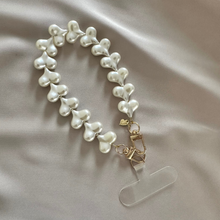 Afbeelding in Gallery-weergave laden, Phone Chain -  Pearl Hearts
