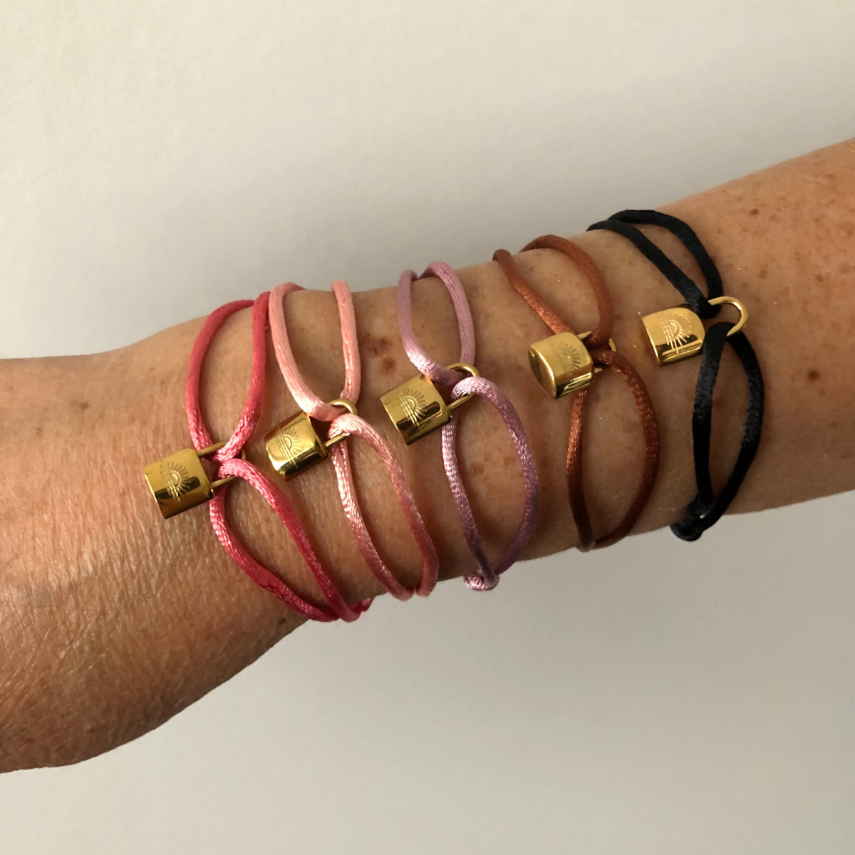 Armband Satin Lock – Ziegel